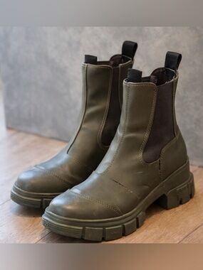 Ganni Chunky Sole Chelsea Boots